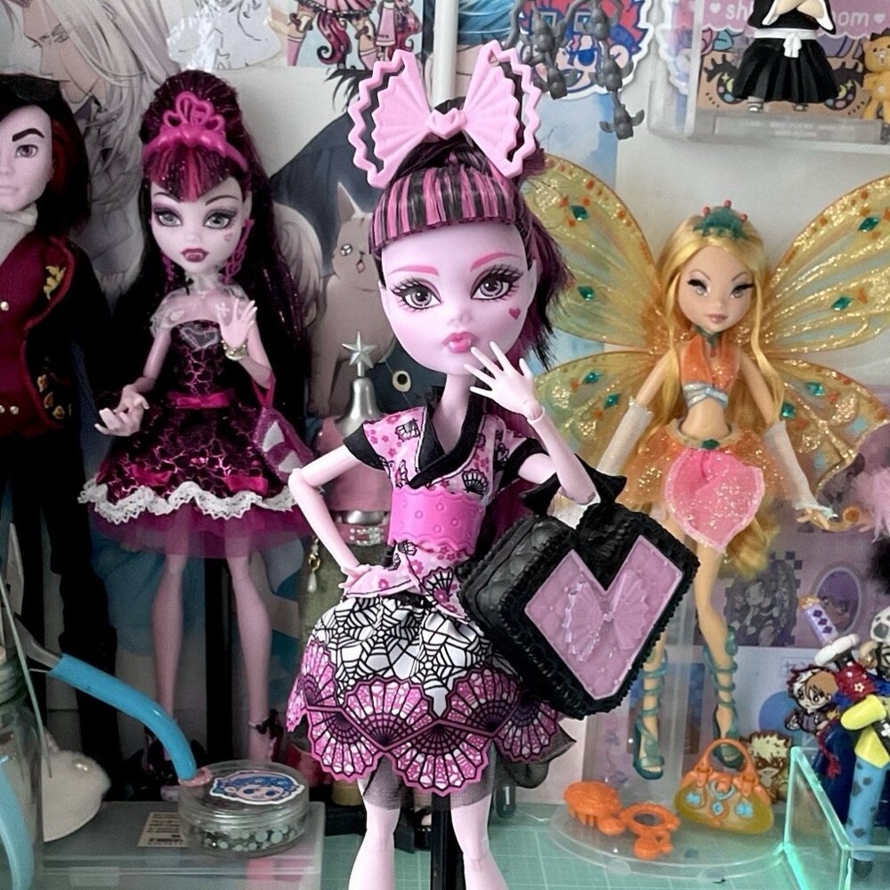 Student Exchange Draculaura